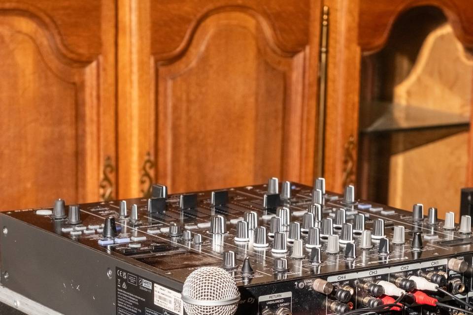 Mixer audio professionale sul palco