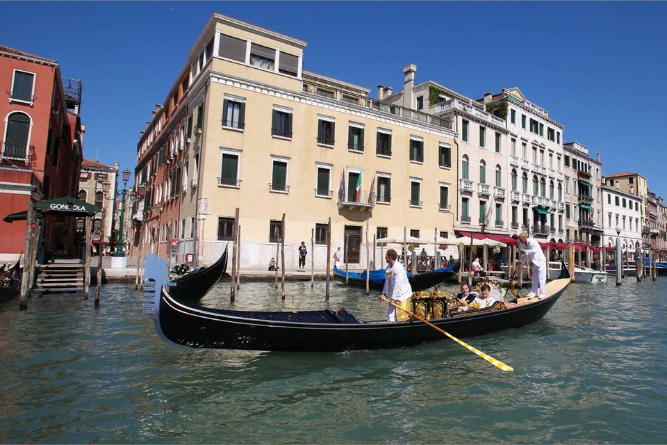 Vestito sposa rosso a Venezia