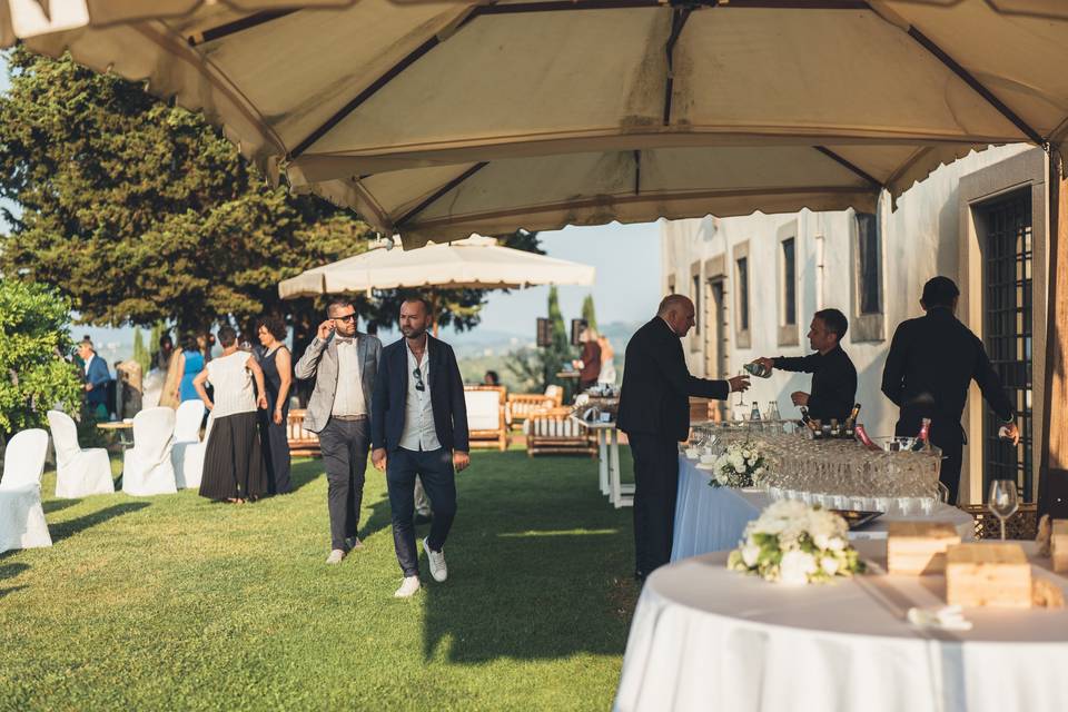 Buffet nel giardino