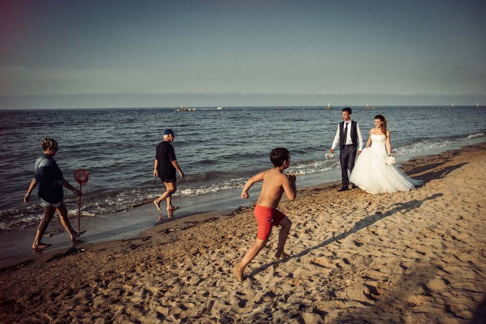 Foto spiaggia sposi