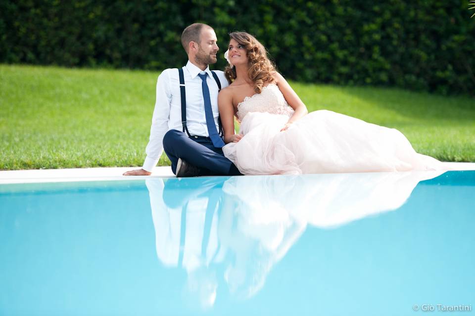 Foto sposi in piscina