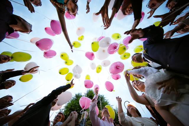 Volata diurna di palloncini