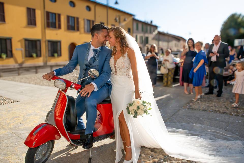 In vespa al matrimonio
