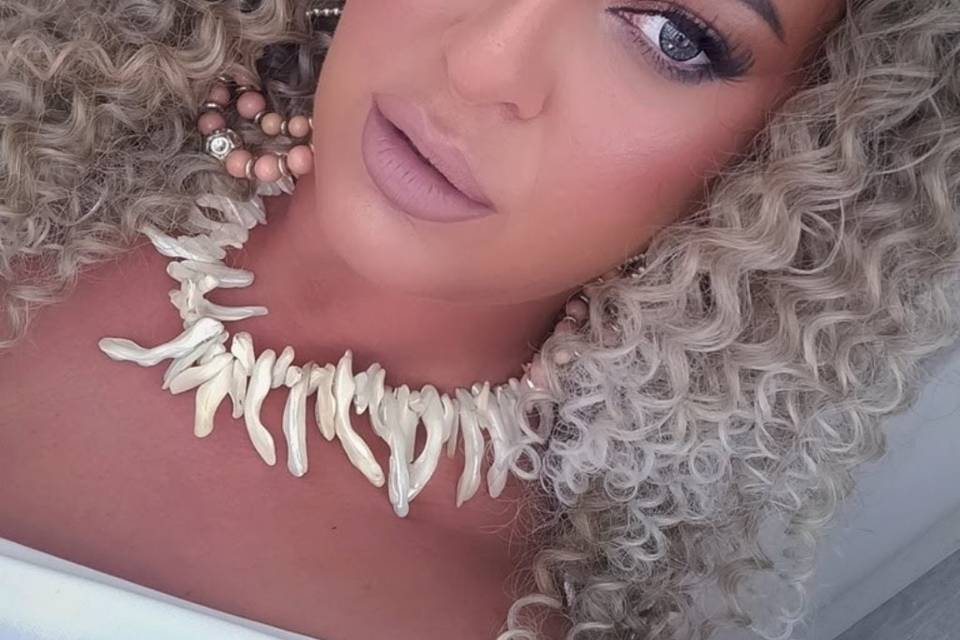 Nude Hawaii look