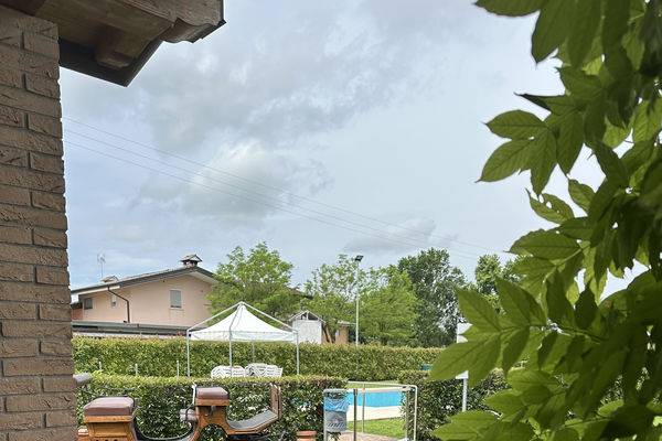 Giardino con carrozza