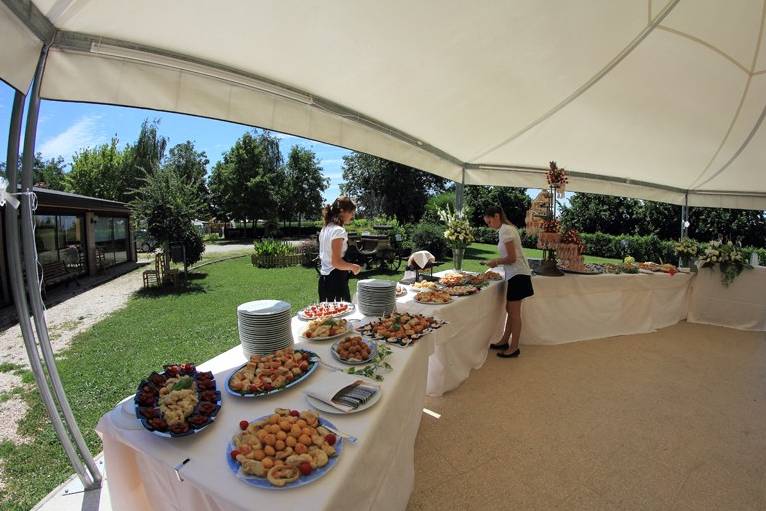 Buffet in giardino