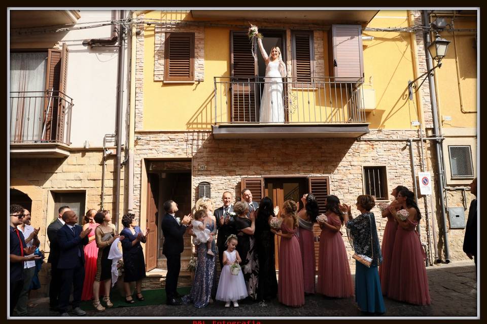 Sposa nel balcone