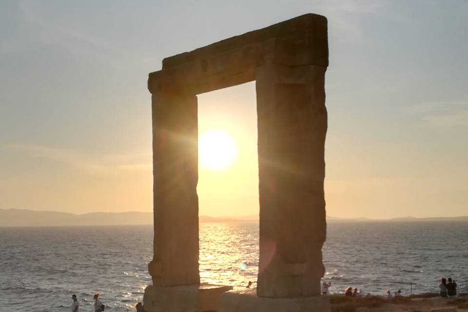 Naxos: la cornice del sole