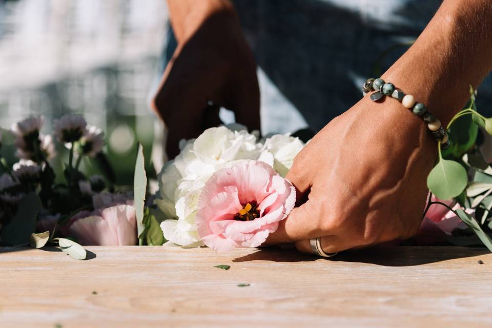 Flower designer at work