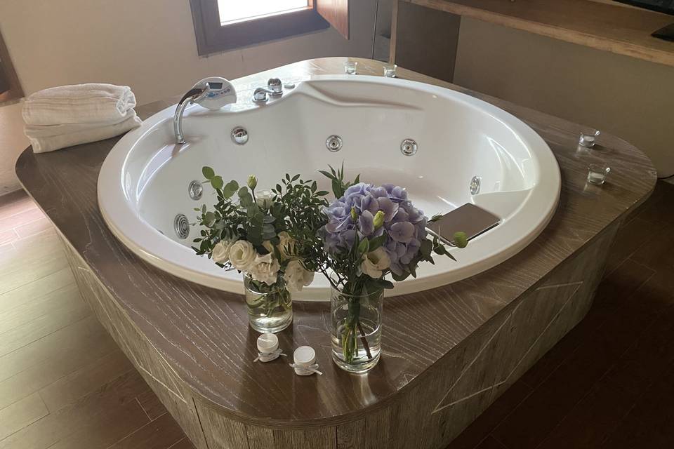 La jacuzzi della suite