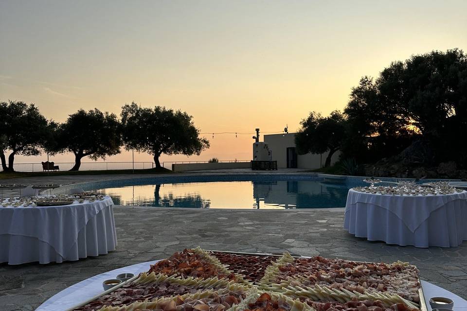 Gli antipasti a bordo piscina