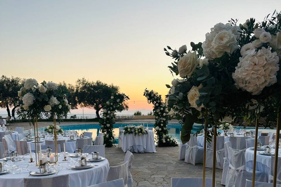 Cena a bordo piscina