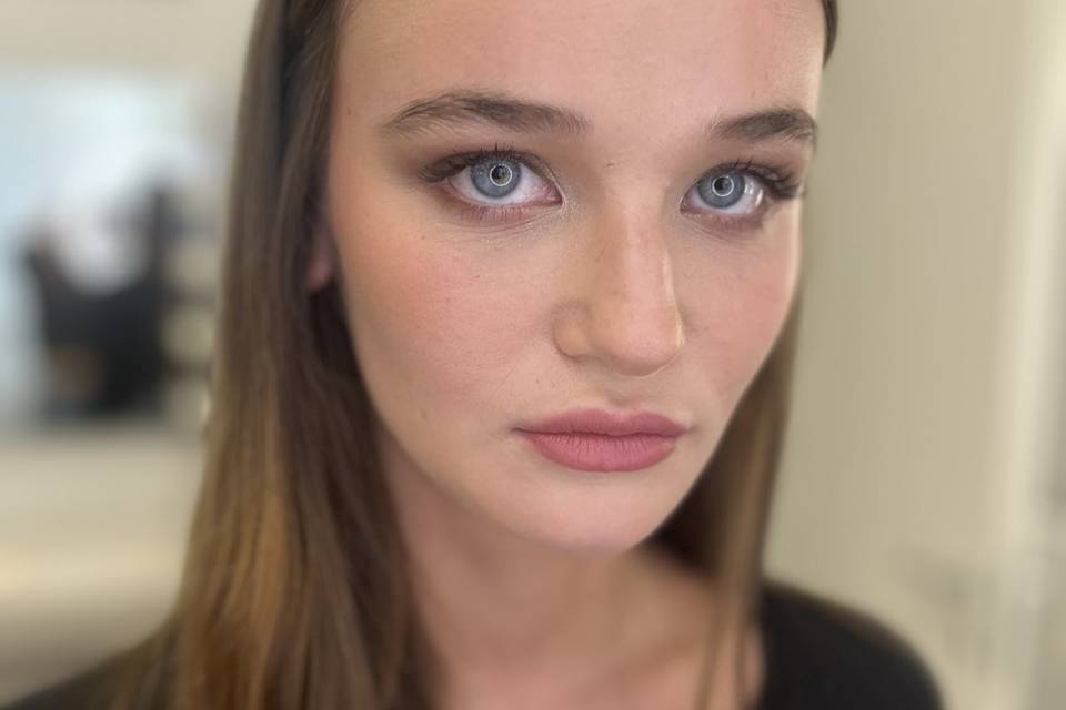 Make up glam