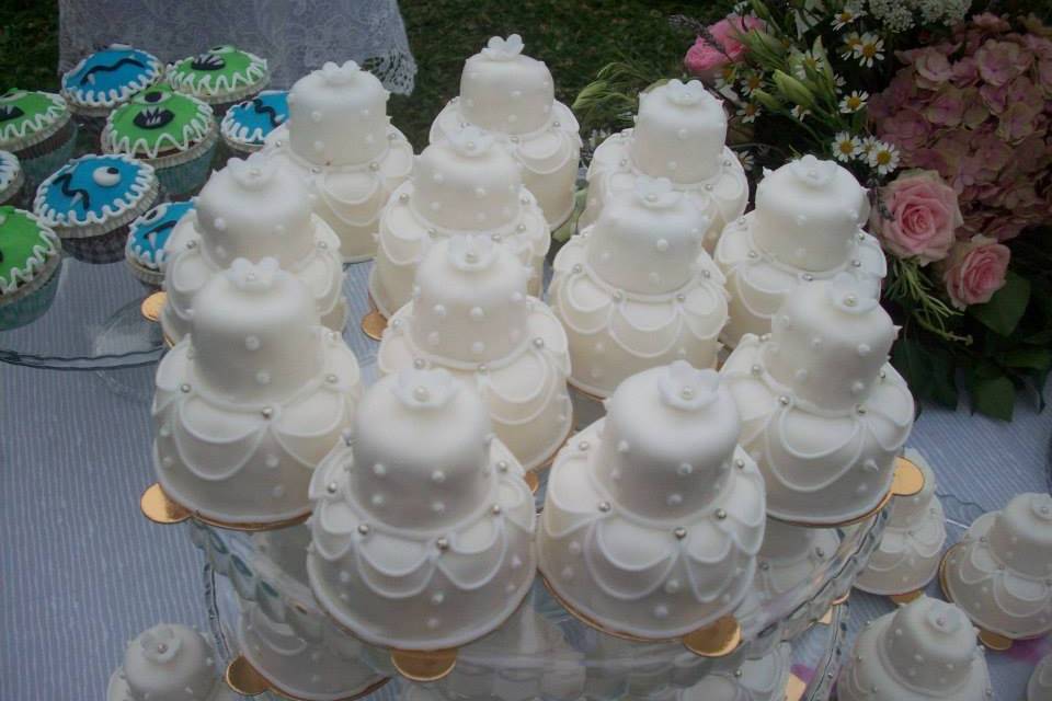 Mini wedding cakes