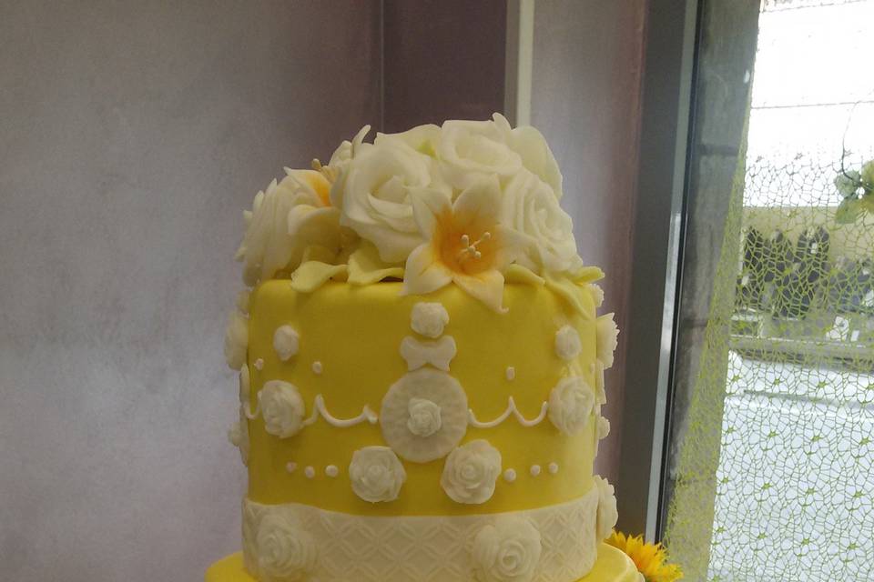 Yellow cake design