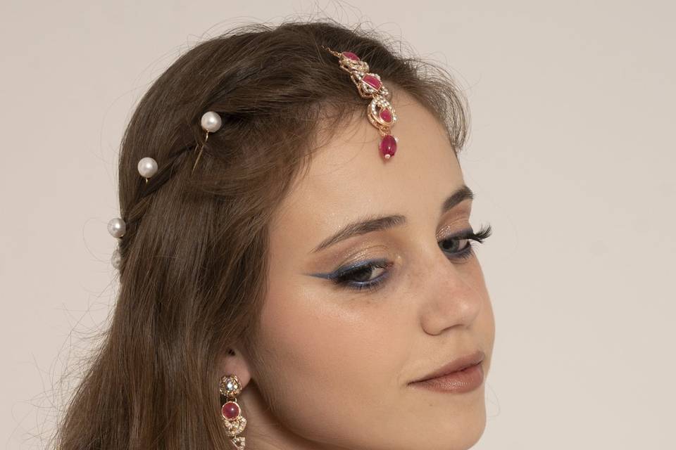 Soft colors, sharp gaze