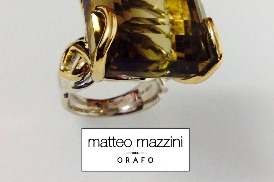 Anello con quarzo fumé