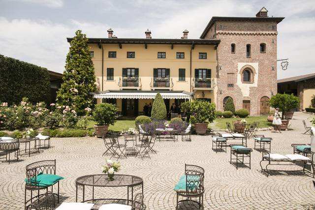 Il cortile interno della residenza, allestito per accogliere gli ospiti