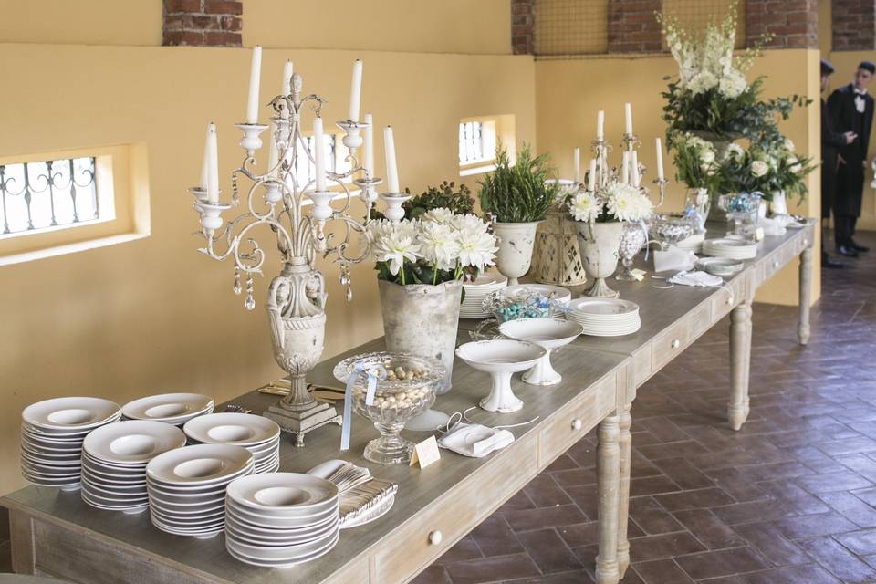 Il buffet dei dolci, fra archi e candelabri