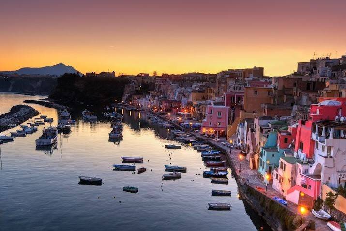 Procida al tramonto