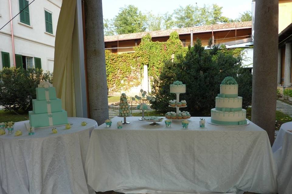 Wedding cake buffet