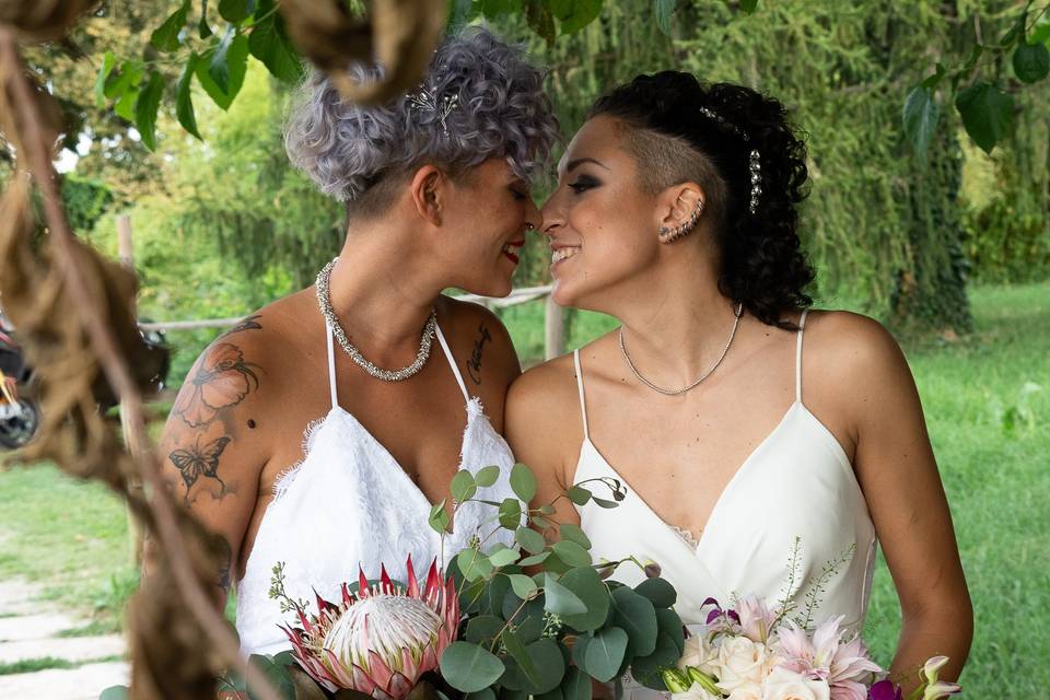 Dandosi un bacio