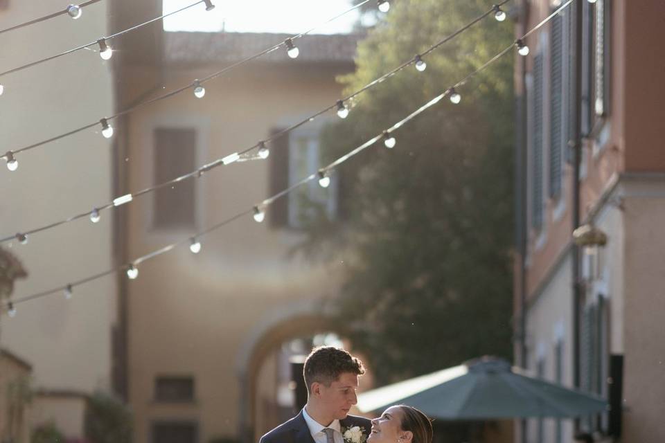 Gli sposi tra i tavoli