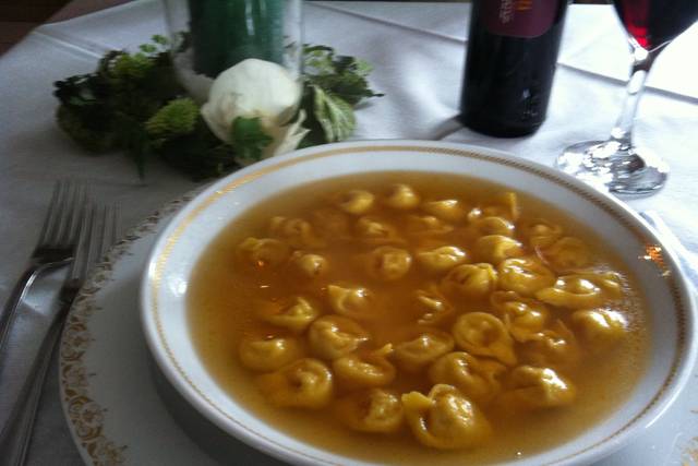 Cappelletti in brodo