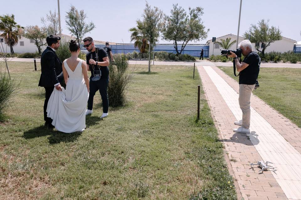 Fotografo_scattando_sposa_sposo