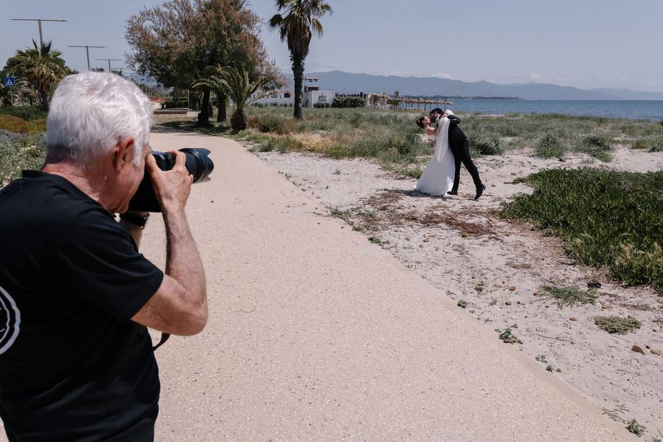 Fotografo_sposi_bacio_spiaggia