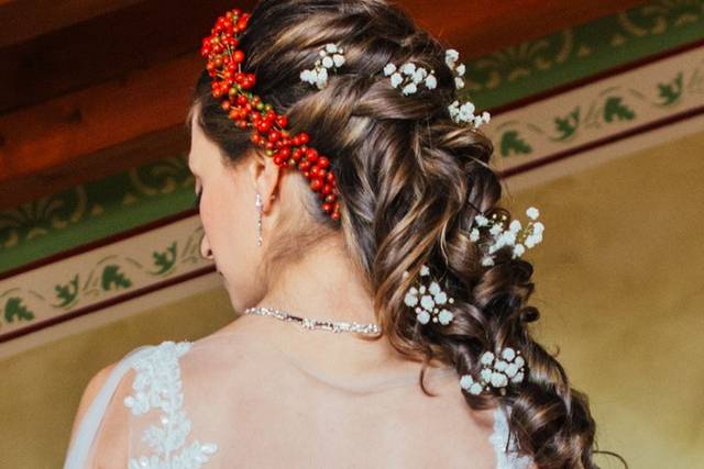 Acconciatura sposa con fiori