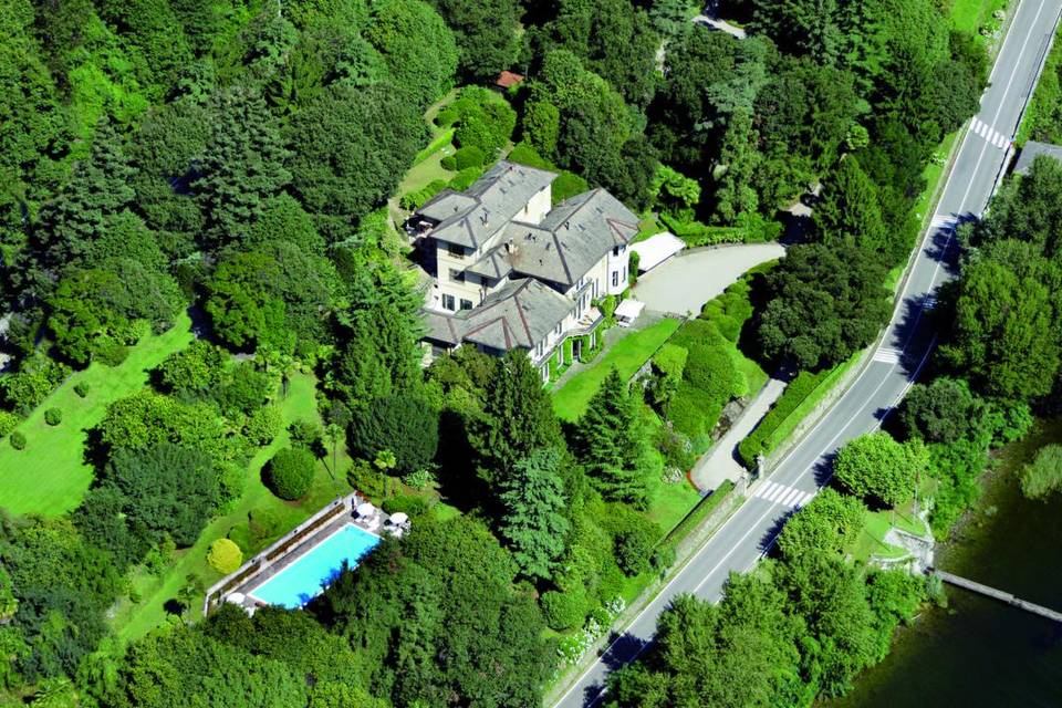 Vista aerea Villa, parco e piscina