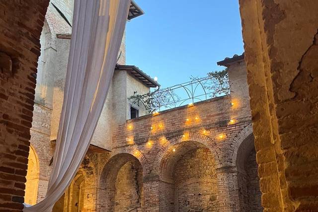 La cena nel chiostro