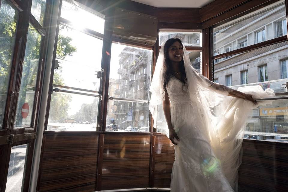 La sposa in tram!