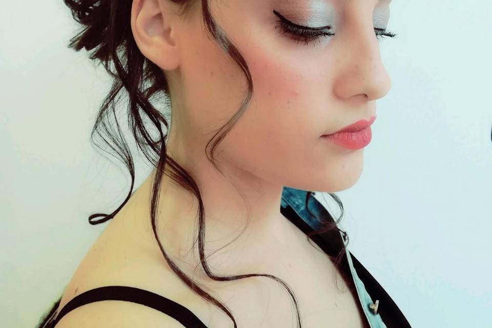 Trucco e acconciatura