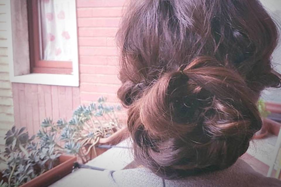 Raccolto morbido con chignon