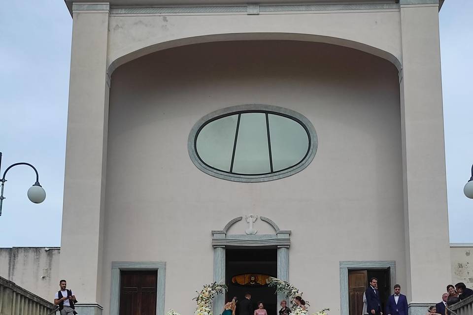 Allestimento fiori chiesa