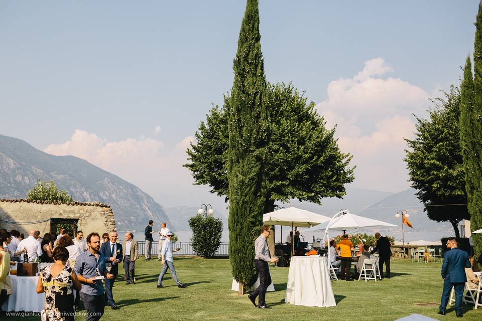 Aperitivo in giardino