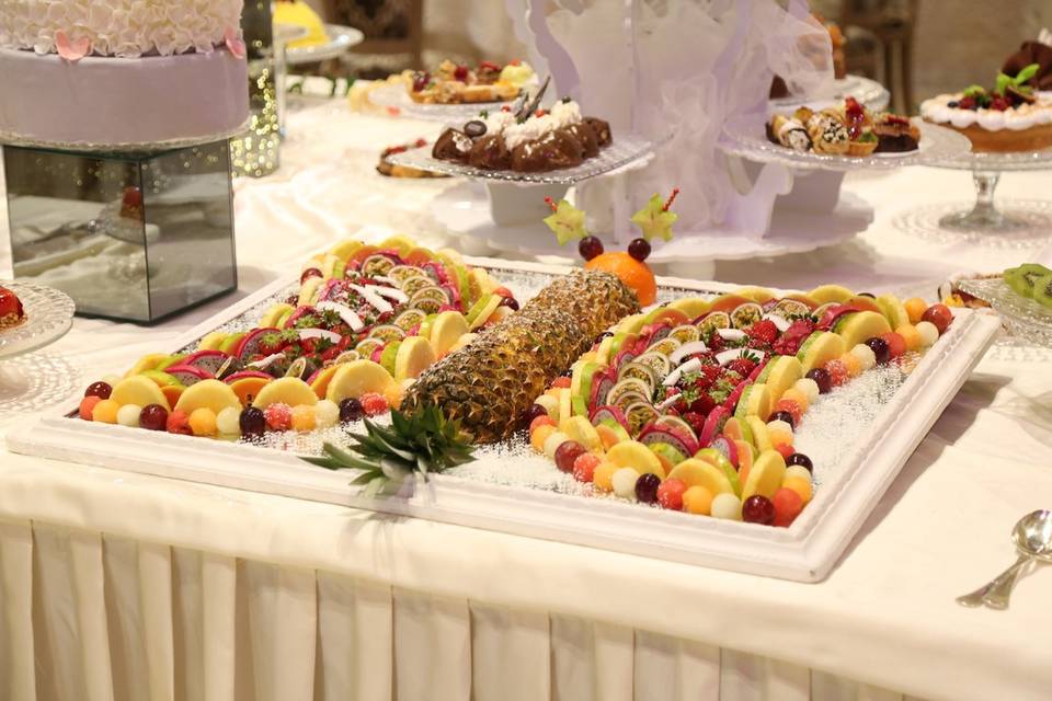 Buffet di frutta e dolci