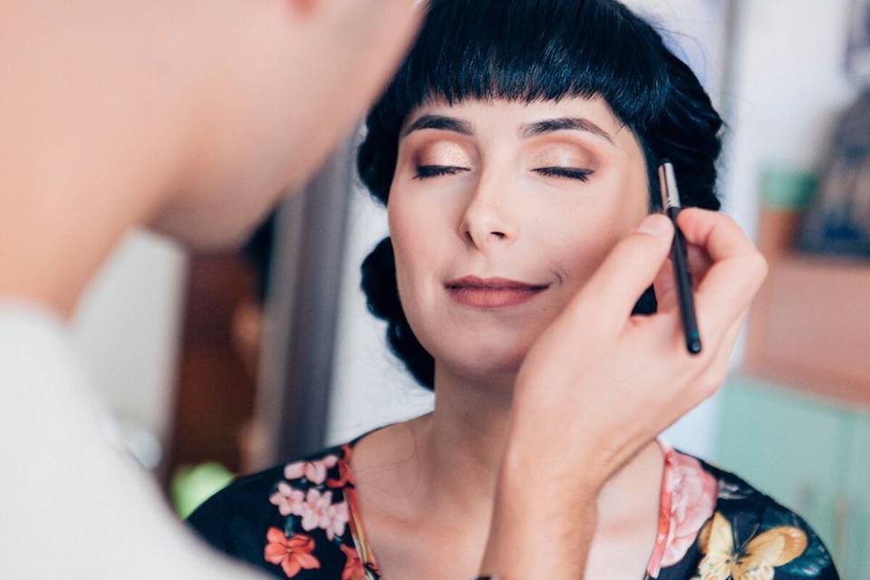 Warm tones makeup