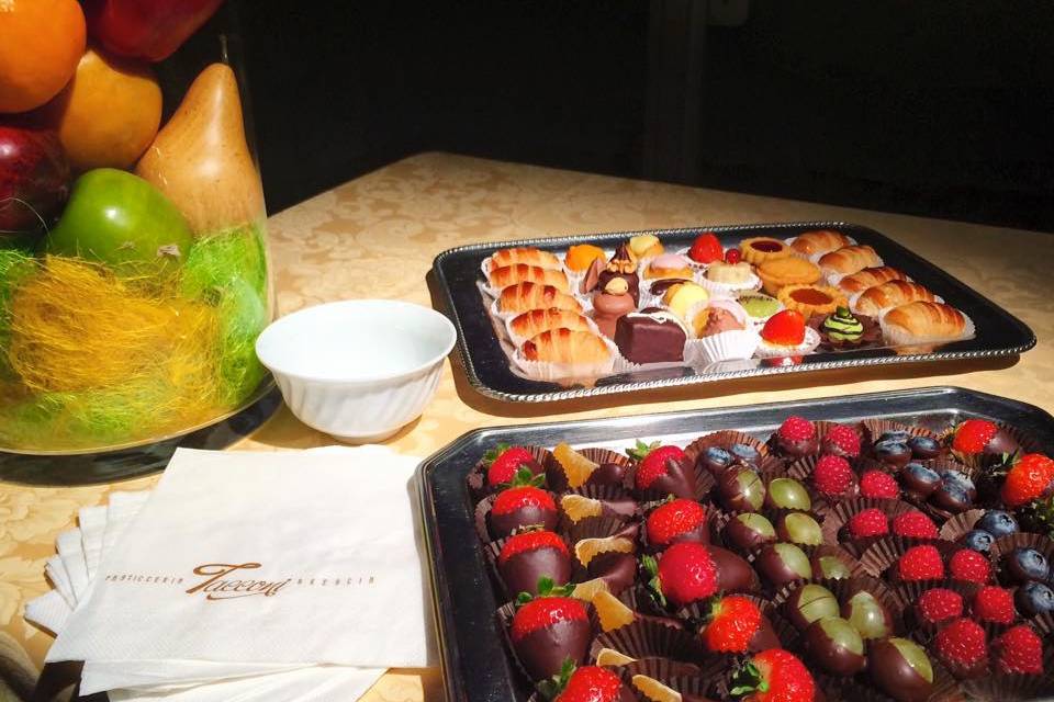 Buffet dolce frutta cioccolato