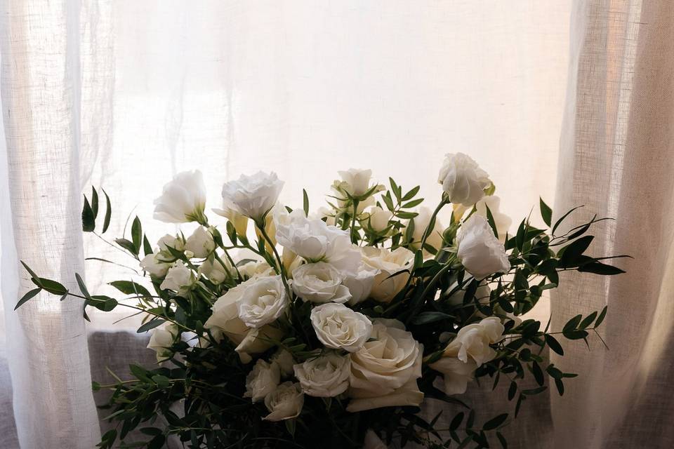 Bouquet bianco e scomposto