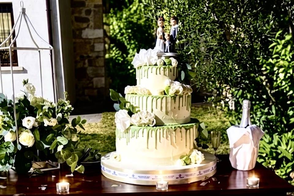 Wedding dripcake