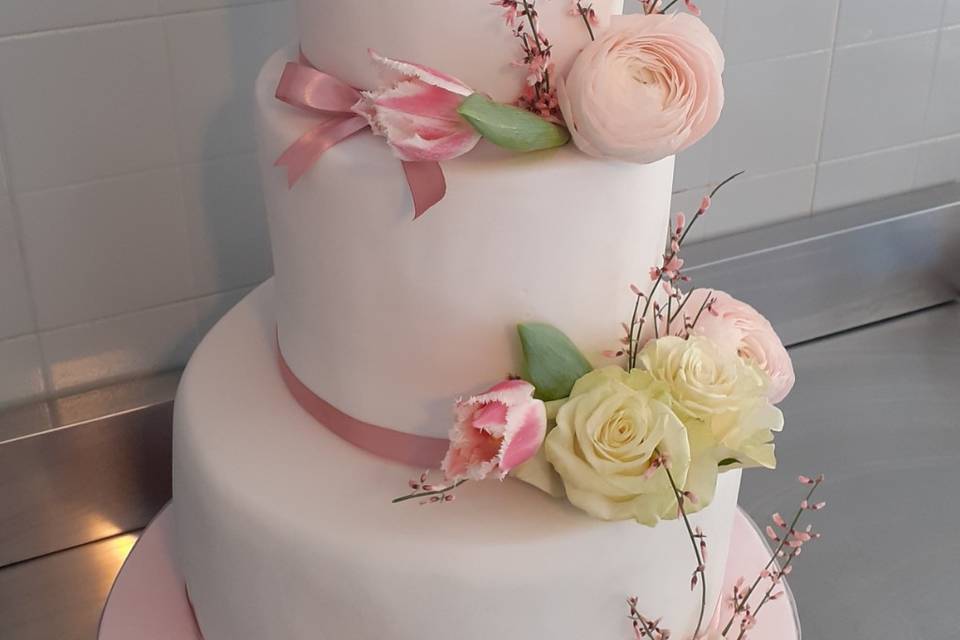 Torta rose e fiori