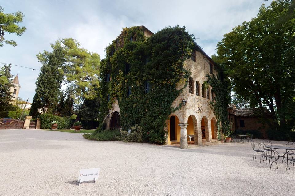 Badia-di-San-Vittore-Cantina-e-Sala-12-Living-Room (1)