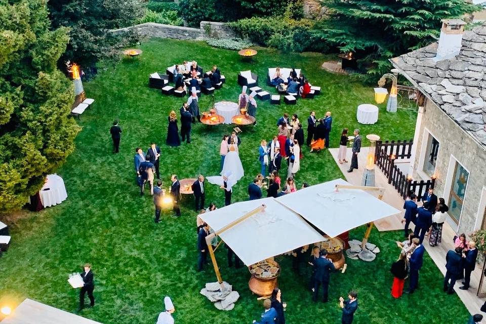 Wedding by the pool