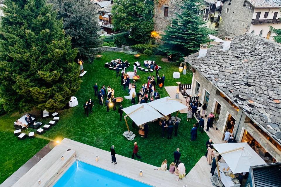 Wedding by the pool