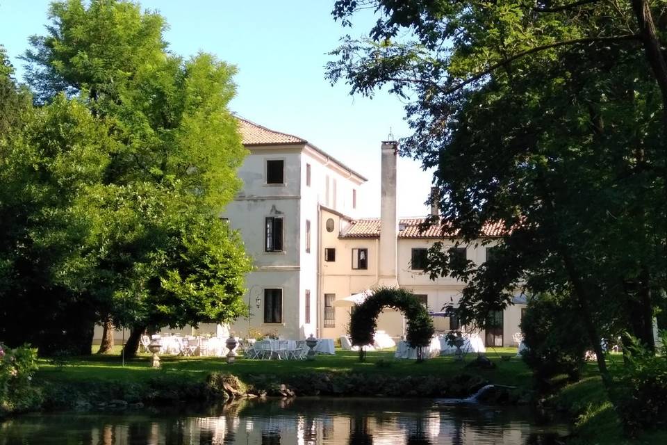 Riflessi di una villa