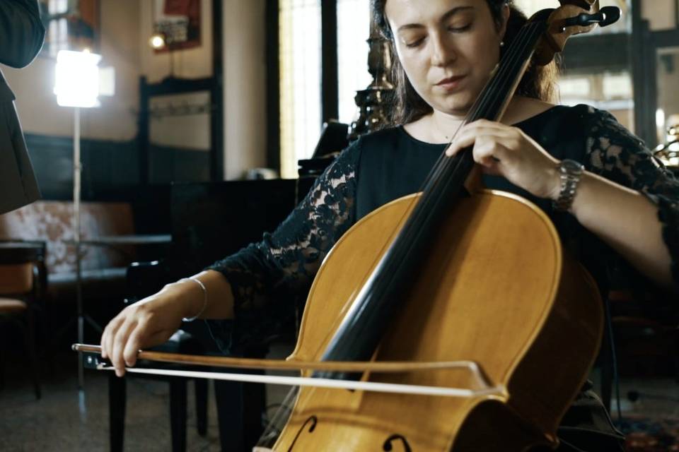 Nicole Leali al violoncello