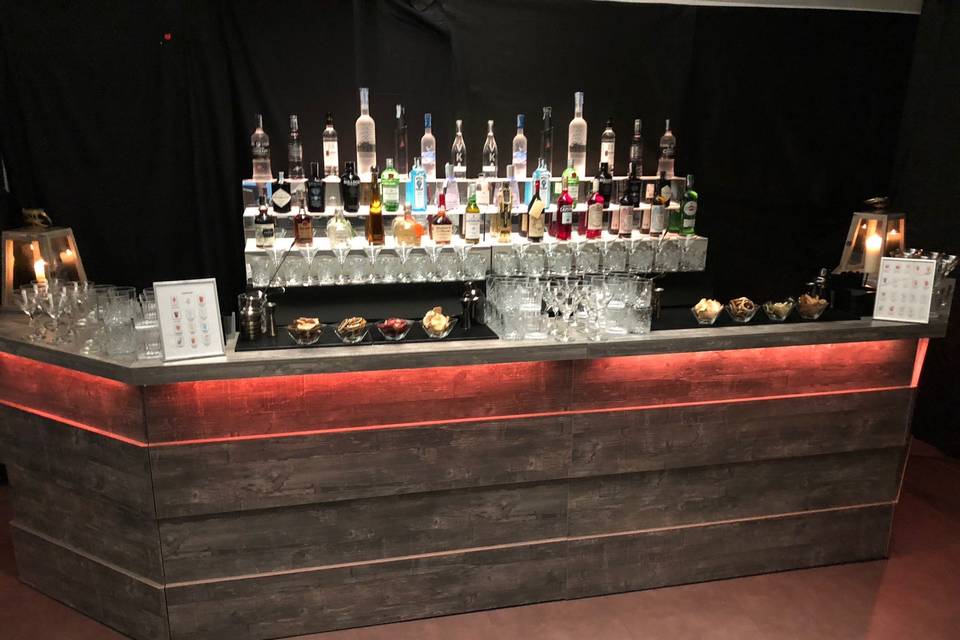 Wall bar